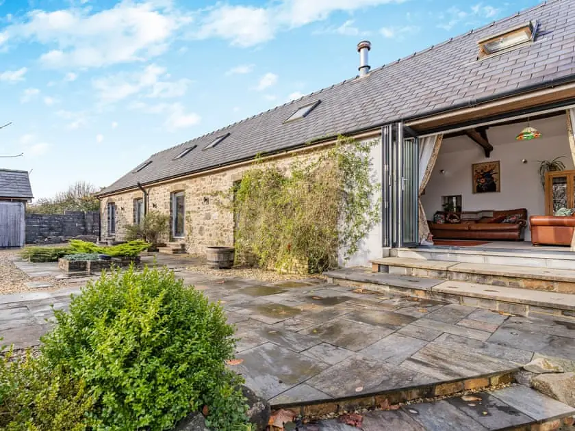 West Barn o'r ardd